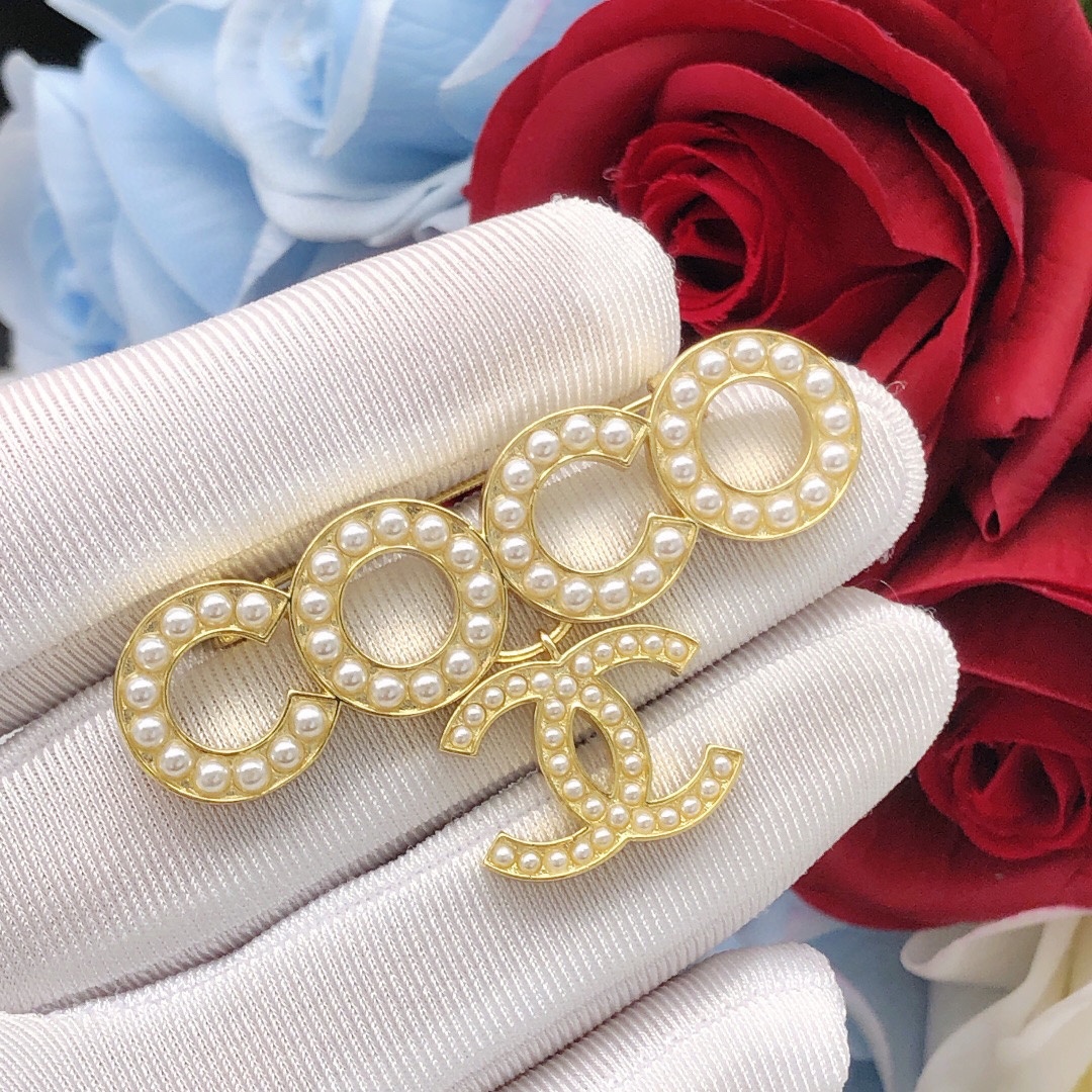 Cc brooch 0078
