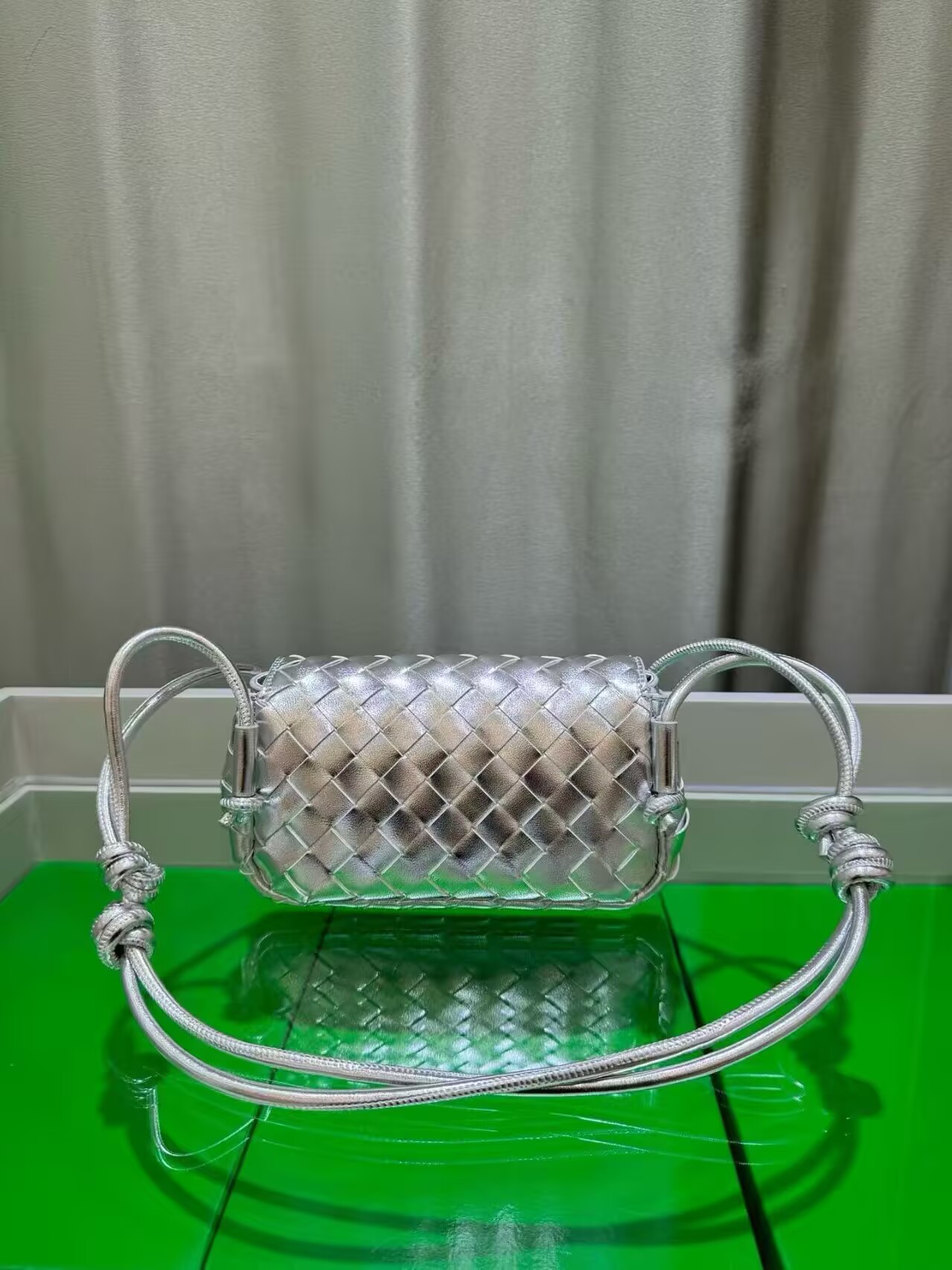 BV Luxury Woven Handbag 21*9*11cm
