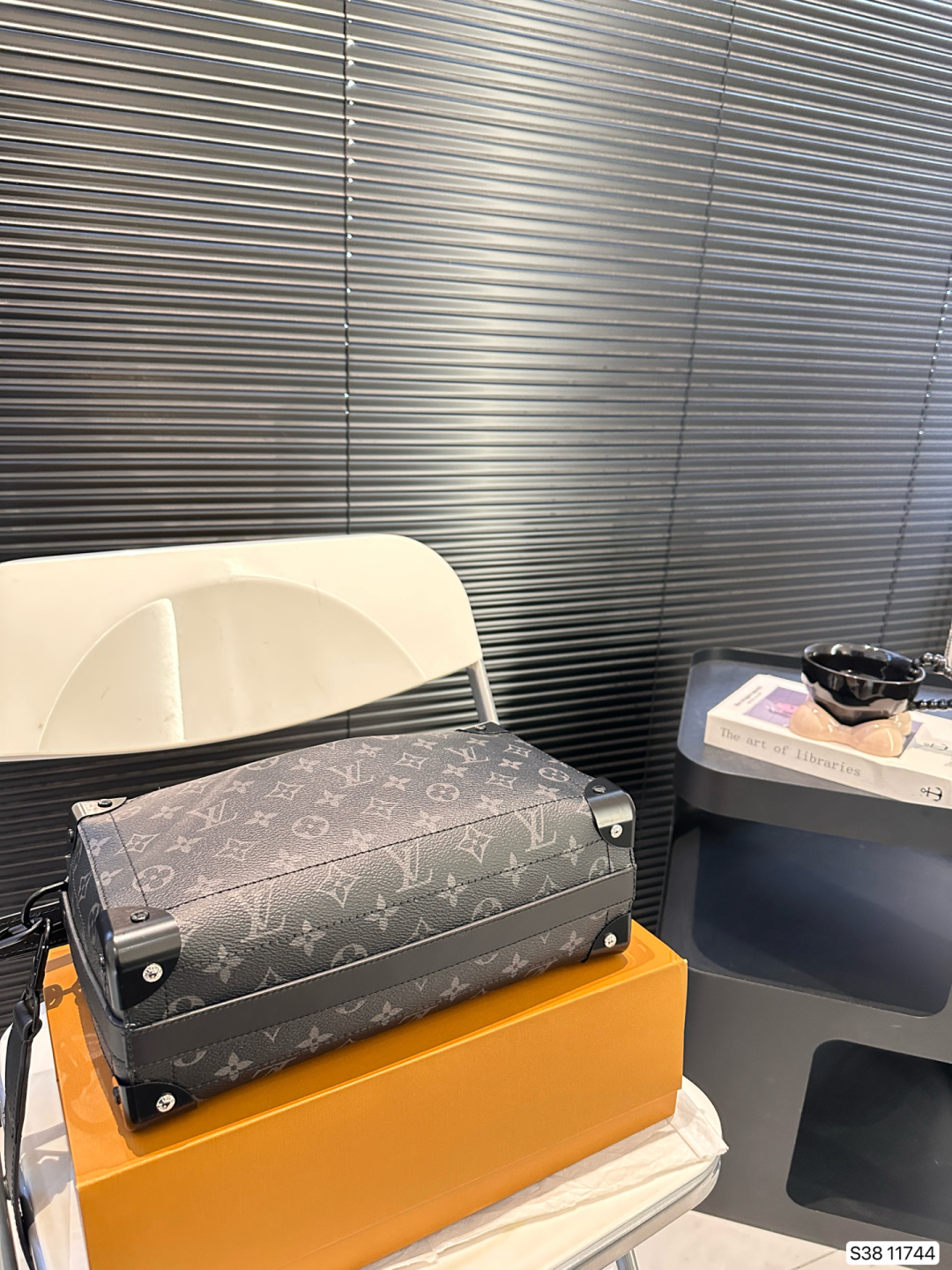 Louis new arrival Soul Trunk men bag size: 29*17 cm