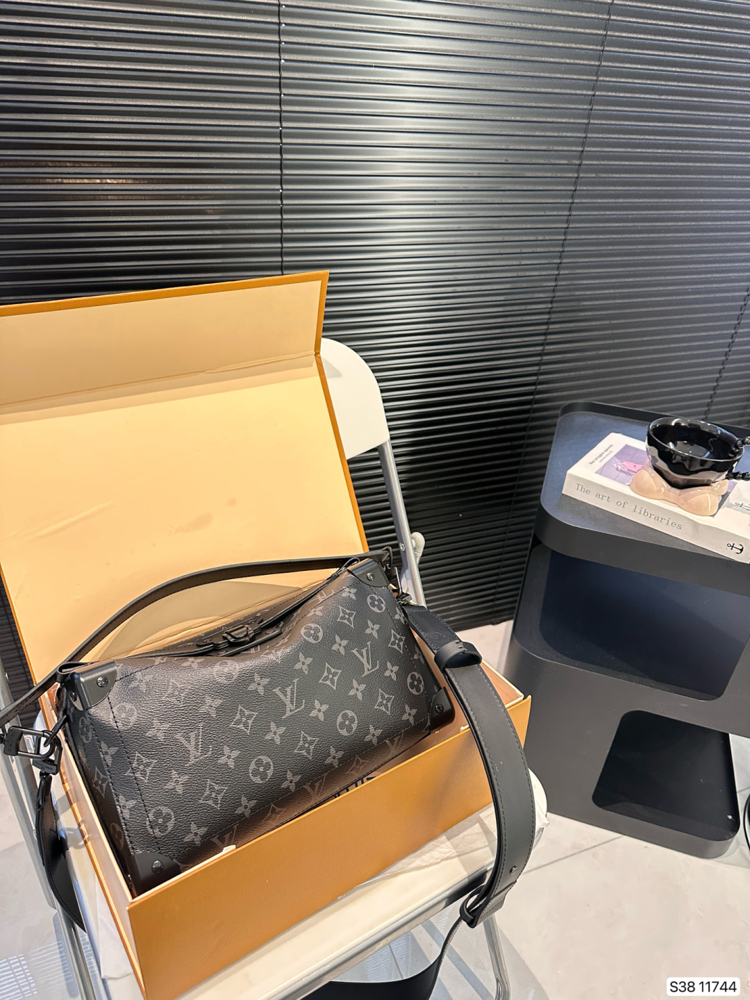 Louis new arrival Soul Trunk men bag size: 29*17 cm