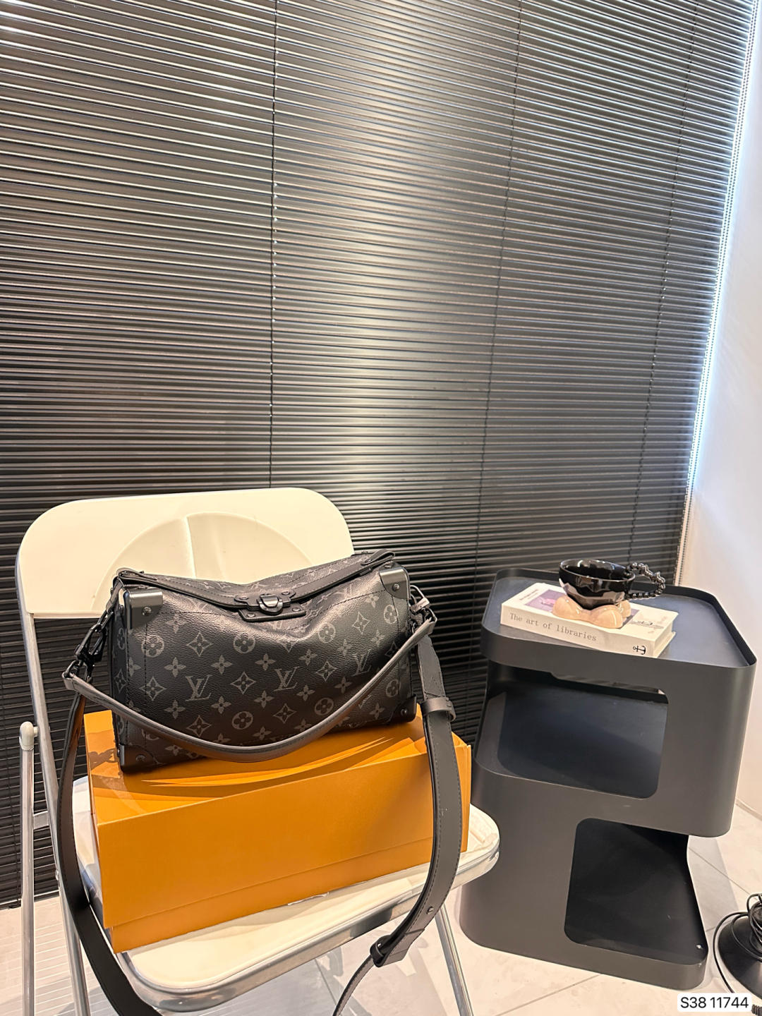 Louis new arrival Soul Trunk men bag size: 29*17 cm