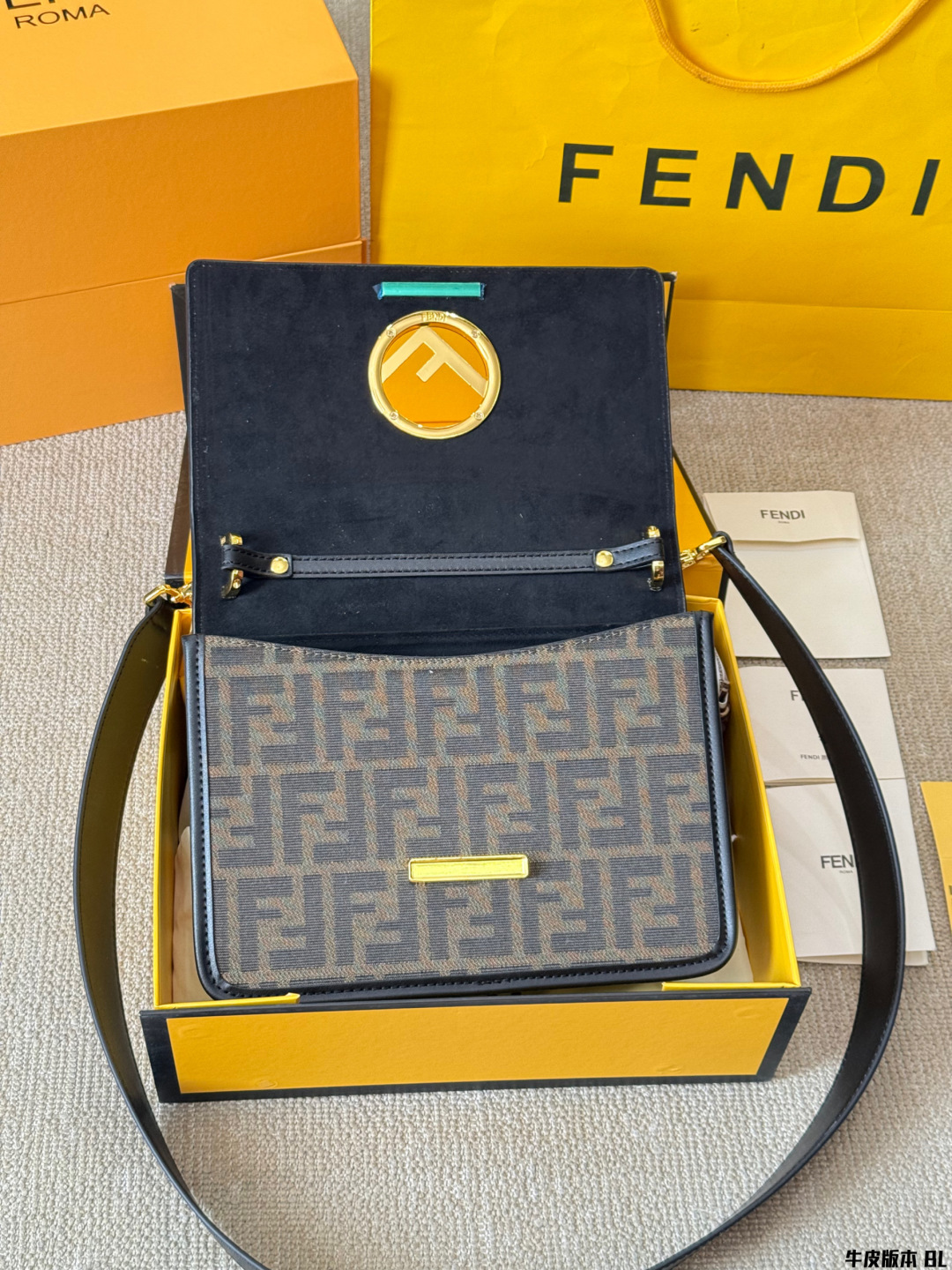 Fen new arrival KANI bag size: 25*20 cm