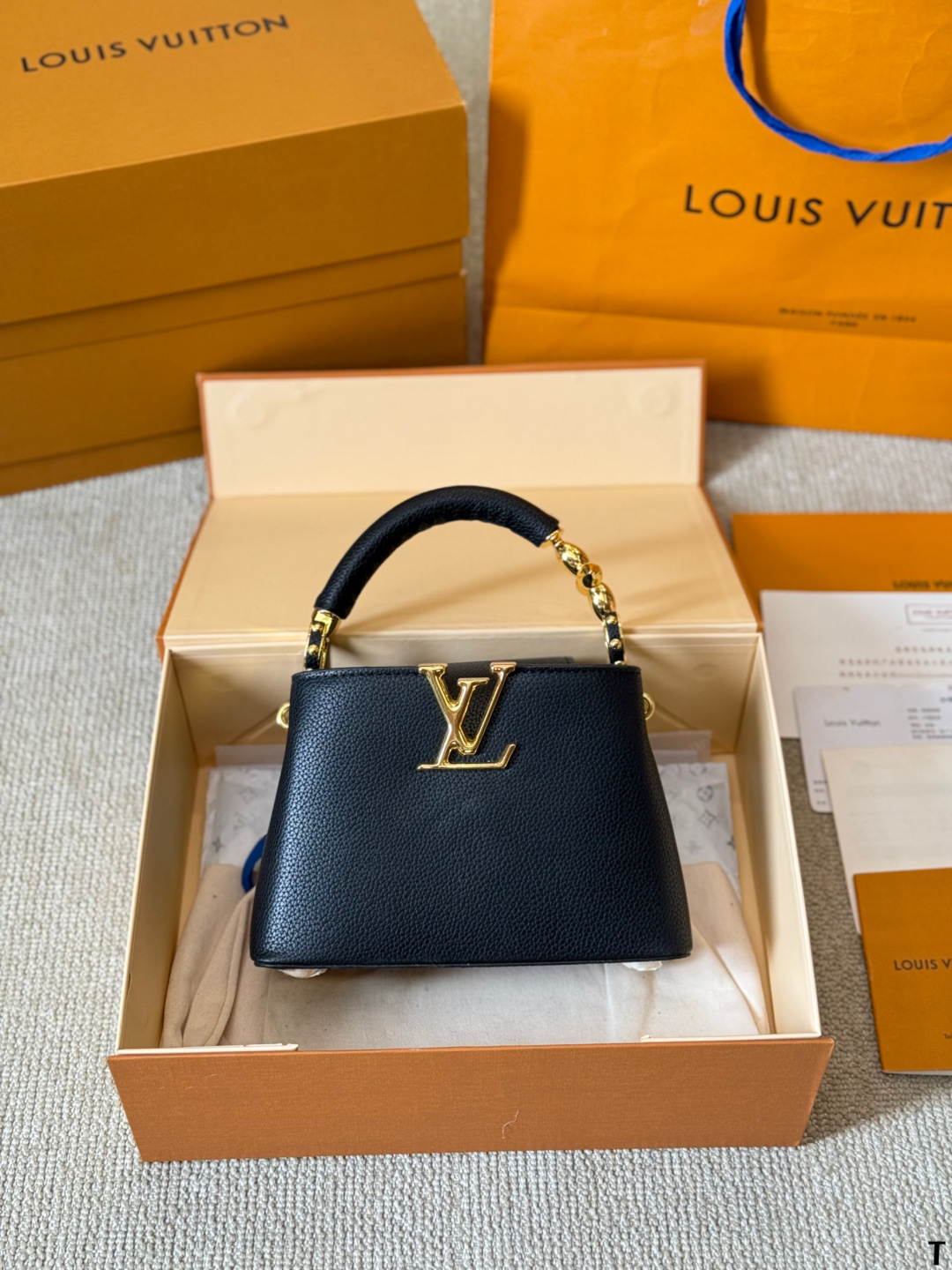 Louis new arrival capucines bag 008