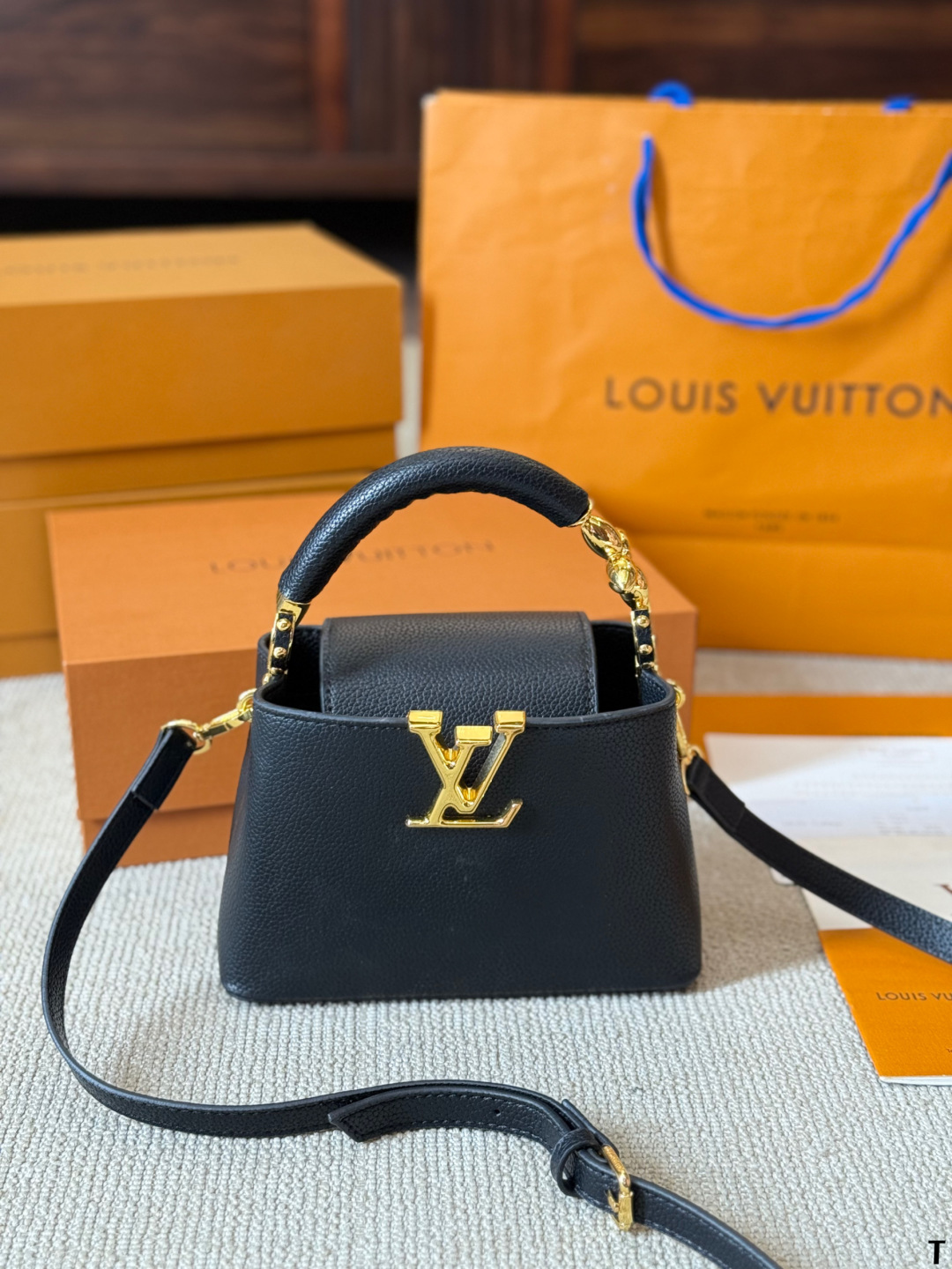 Louis new arrival capucines bag 008
