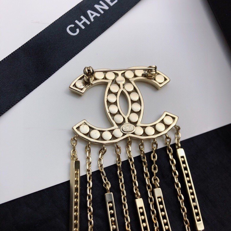 Cc brooch 0091