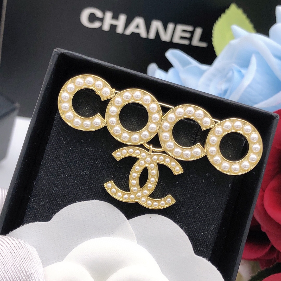 Cc brooch 0078