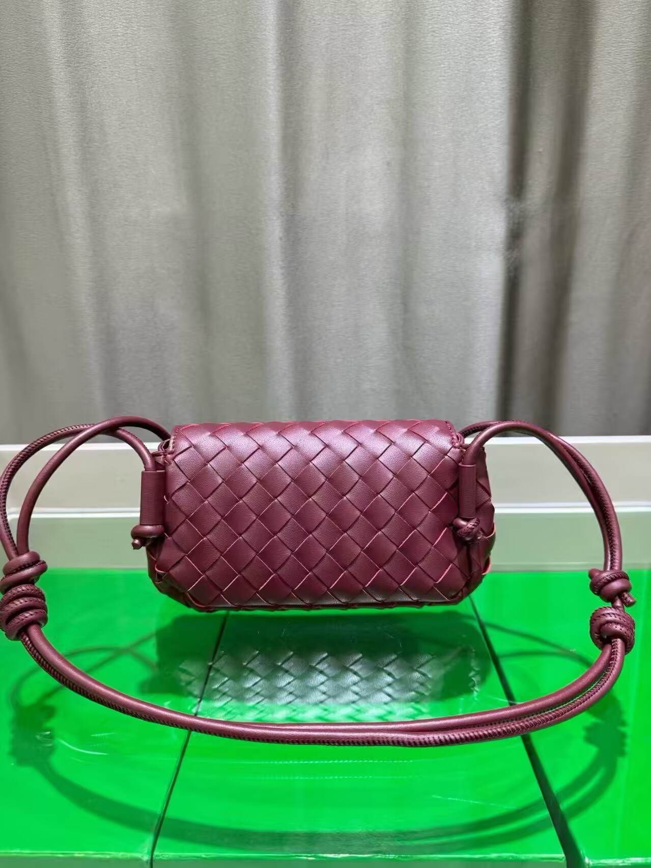 BV Luxury Woven Handbag 21*9*11cm