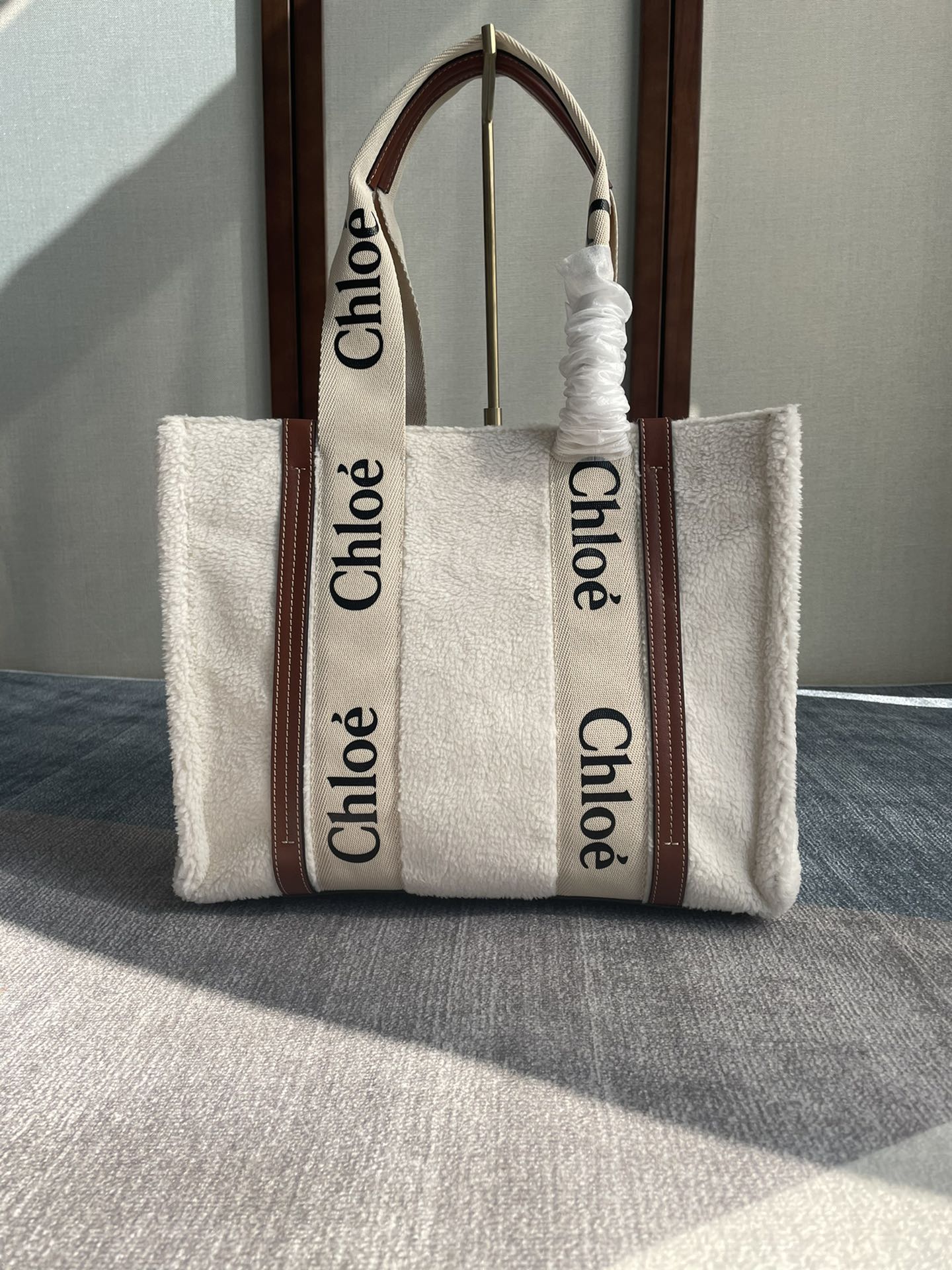CH winter new styles Woody tote bag white