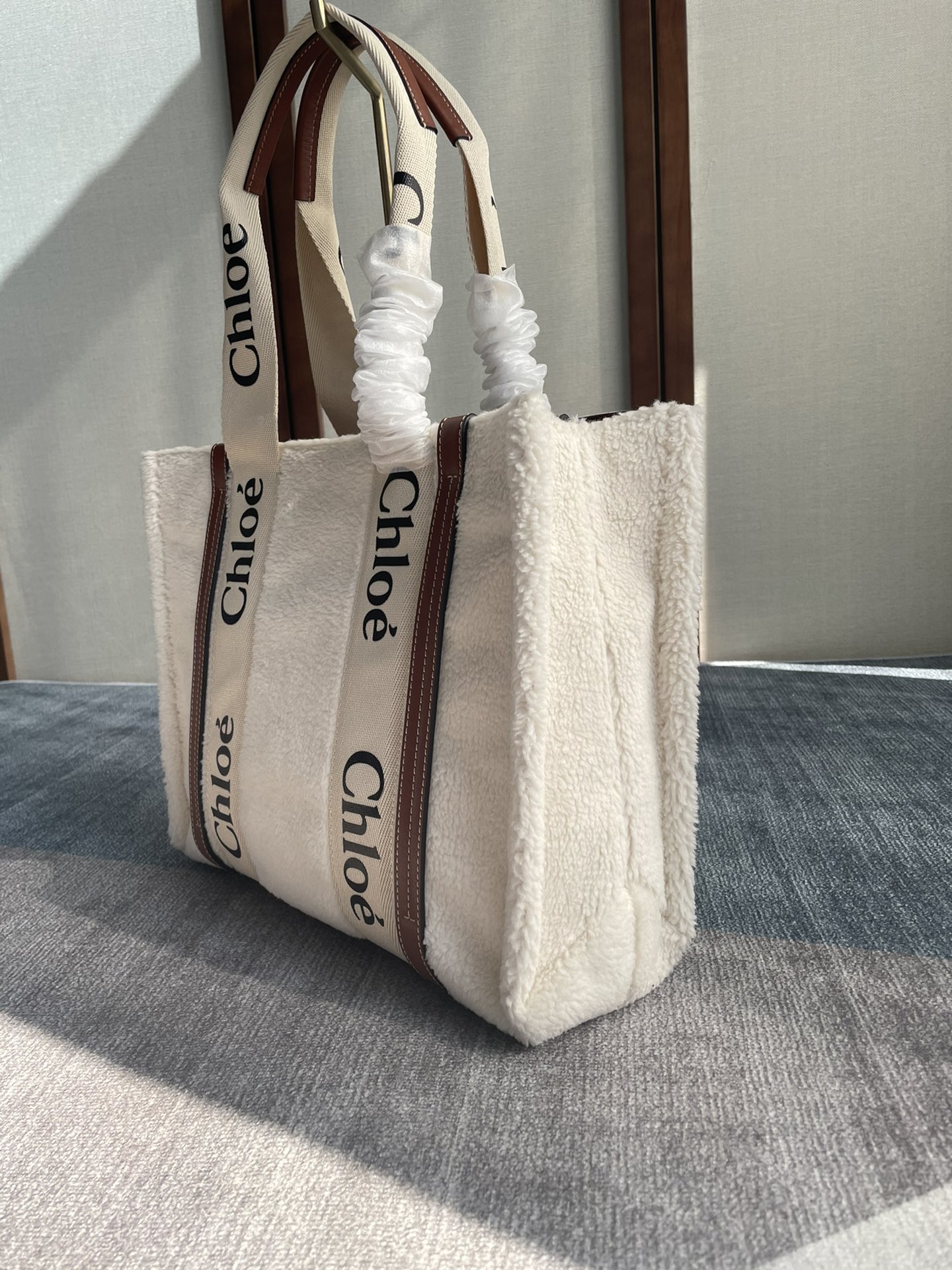 CH winter new styles Woody tote bag white