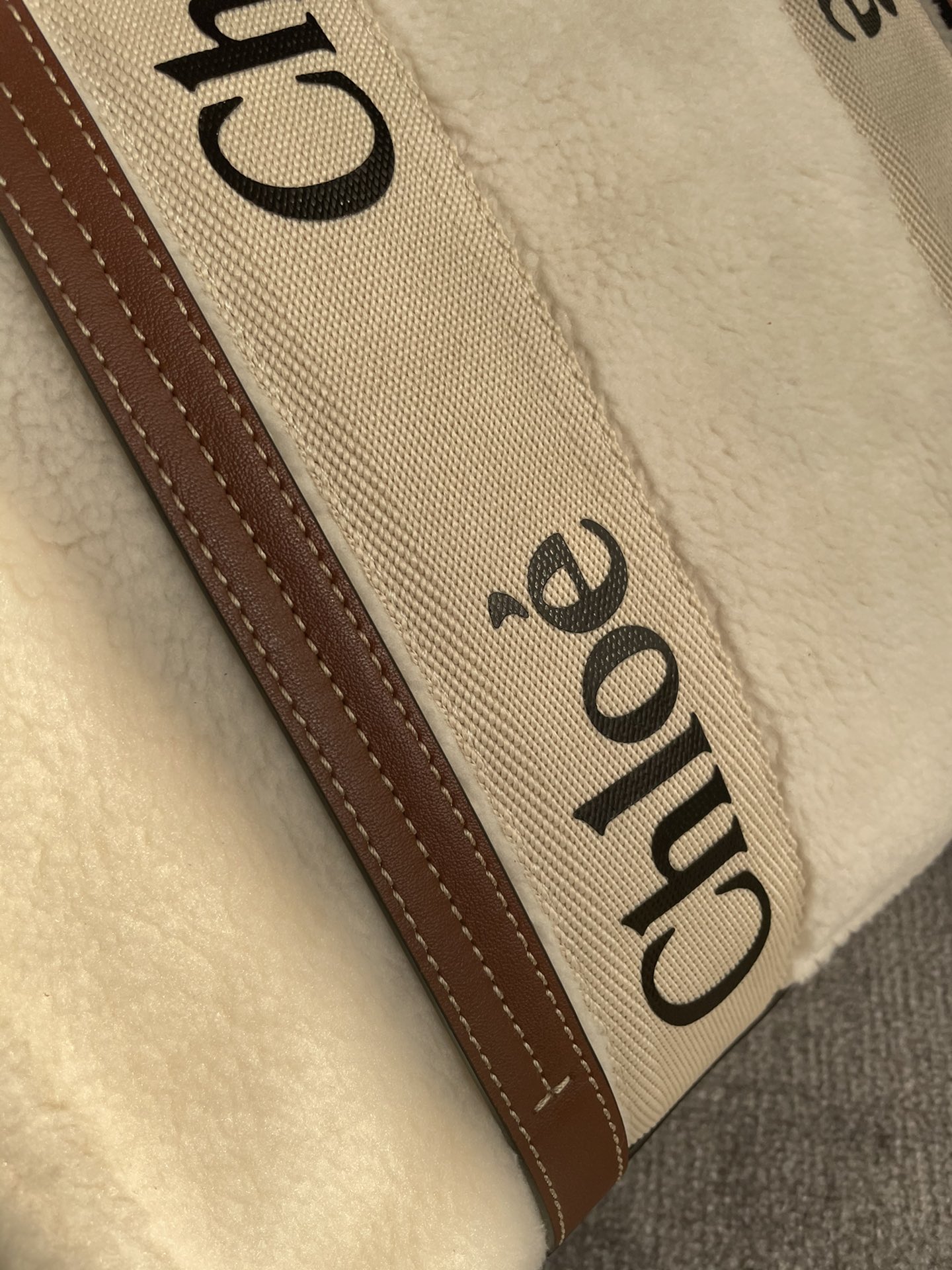 CH winter new styles Woody tote bag white