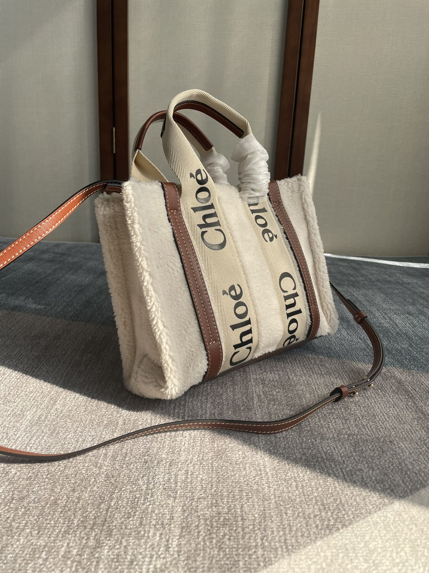 CH winter new styles Woody tote bag white