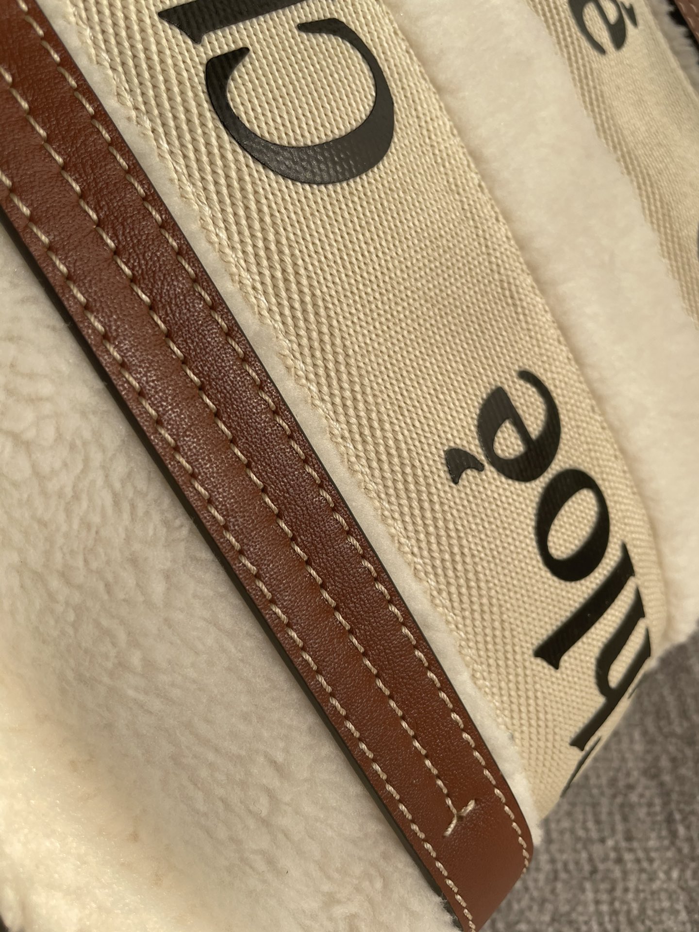 CH winter new styles Woody tote bag white