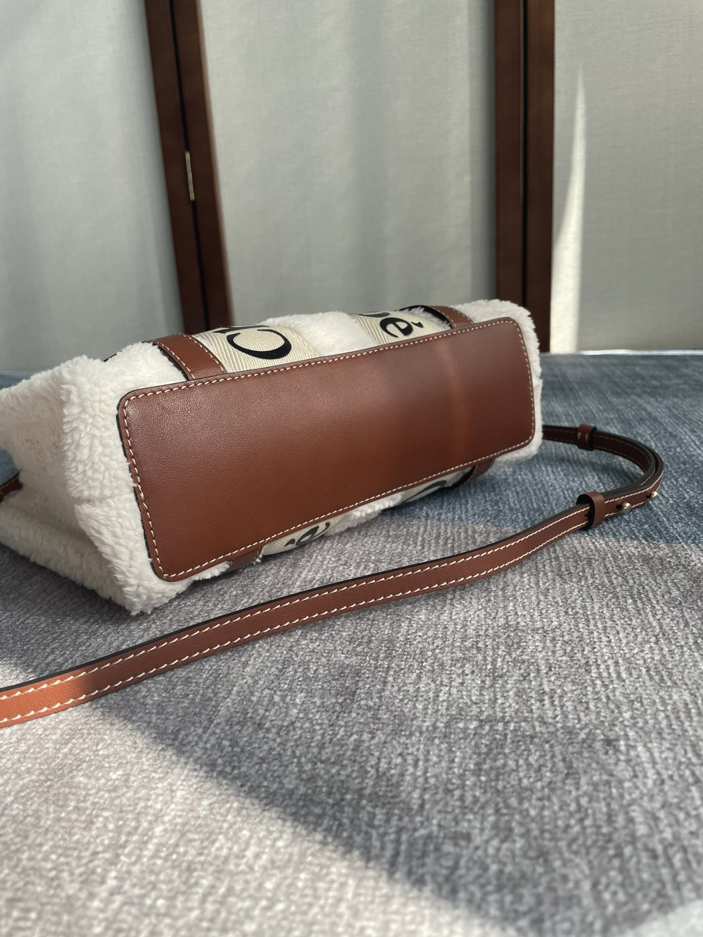 CH winter new styles Woody tote bag white