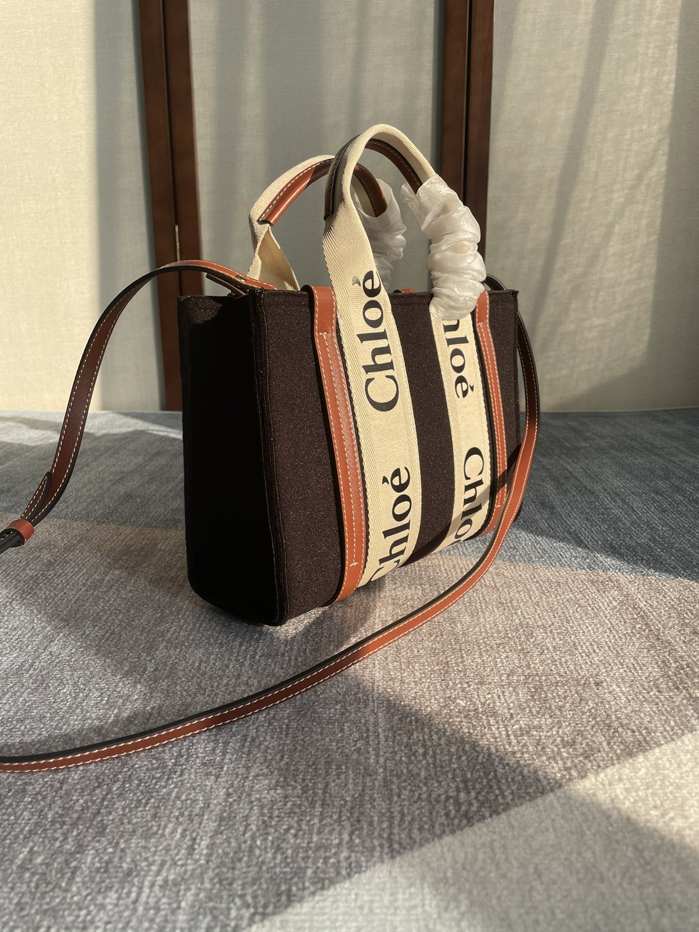 CH winter new styles Woody tote bag brown