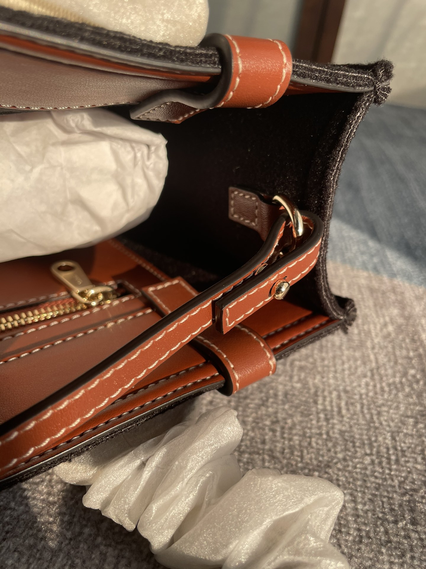 CH winter new styles Woody tote bag brown