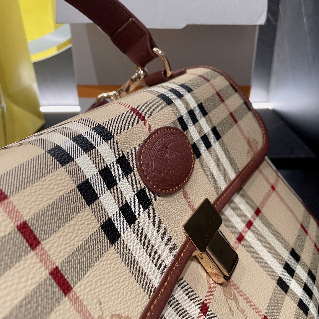 BB new arrival women bag size : 26*21 cm