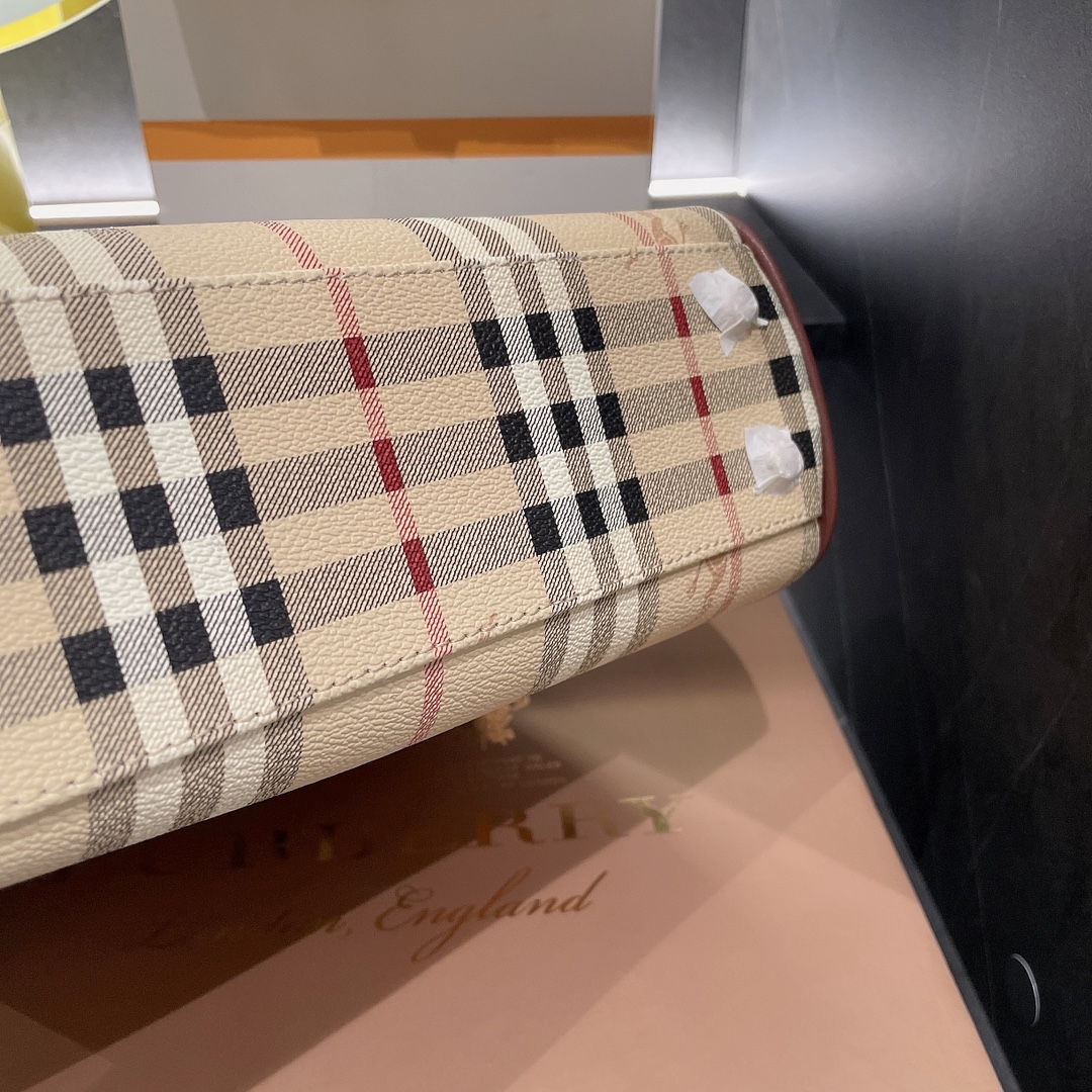 BB new arrival women bag size : 26*21 cm