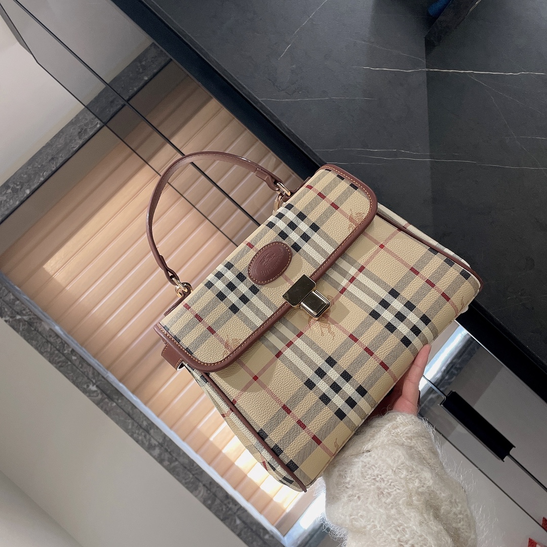 BB new arrival women bag size : 26*21 cm