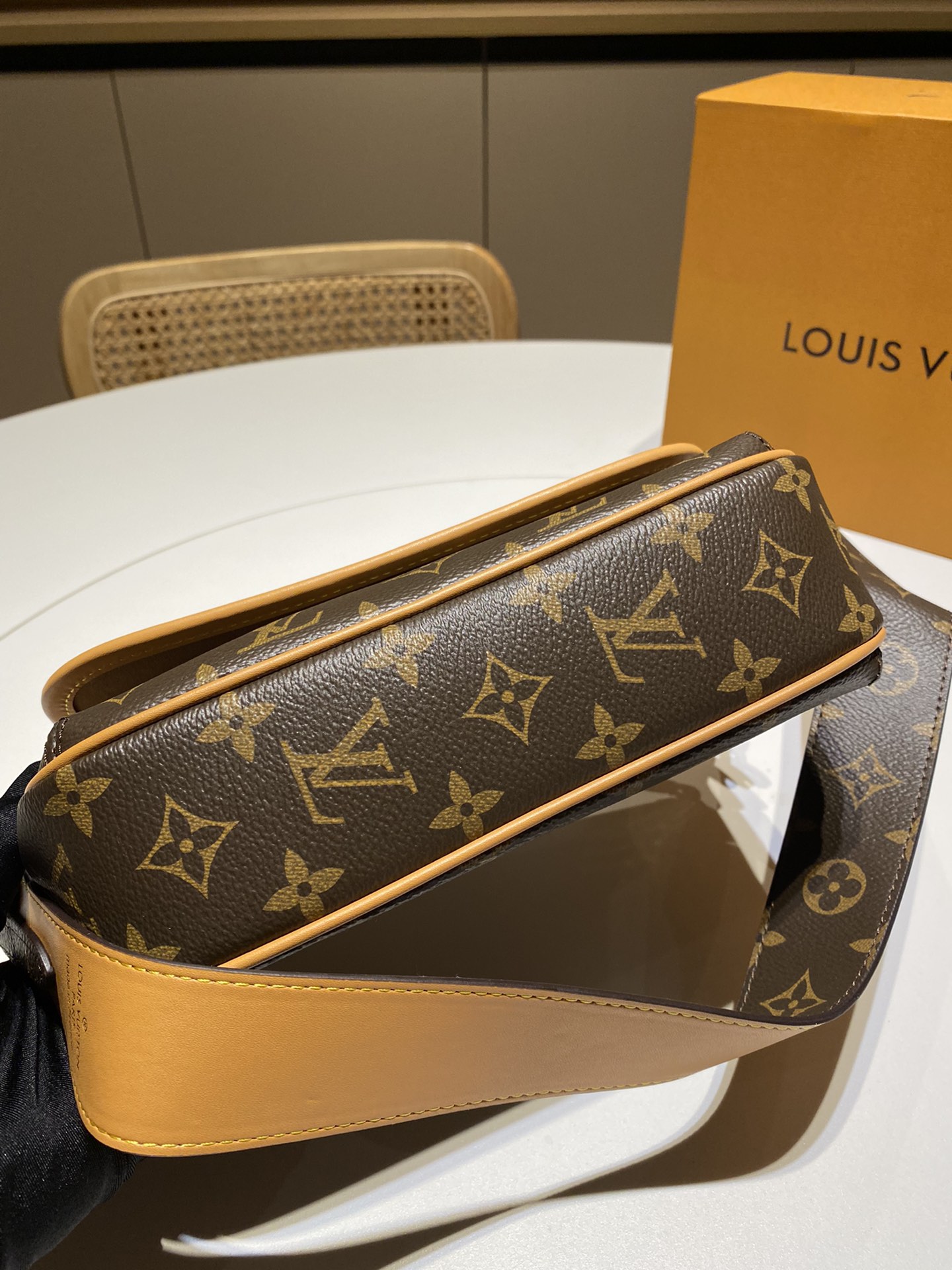 Louis new arrival 2024 bag size: 22x14x8 cm