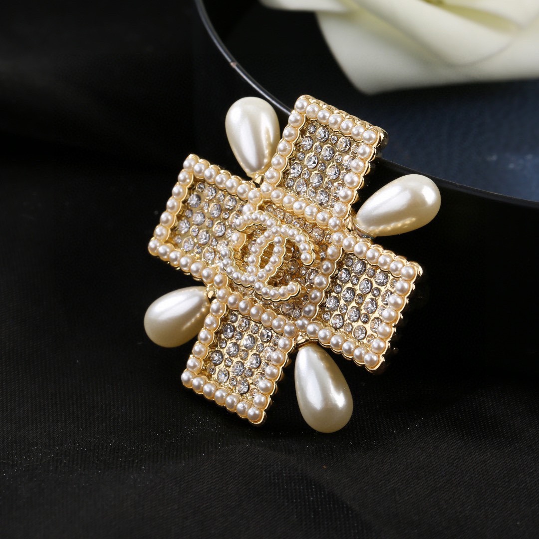 Cc brooch 0079