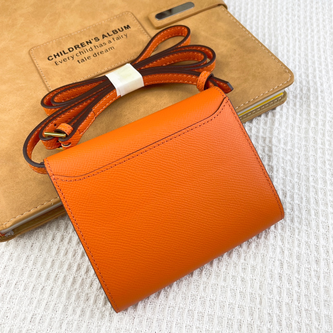 H Constance empson leather bag size:13*11.8cm