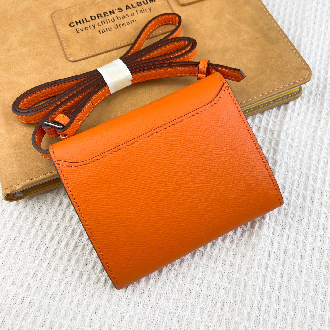 H Constance empson leather bag size:13*11.8cm