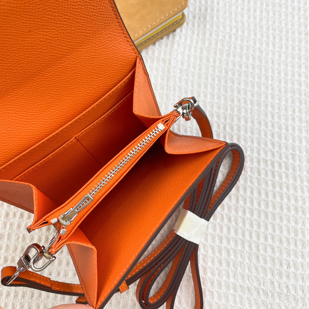 H Constance empson leather bag size:13*11.8cm