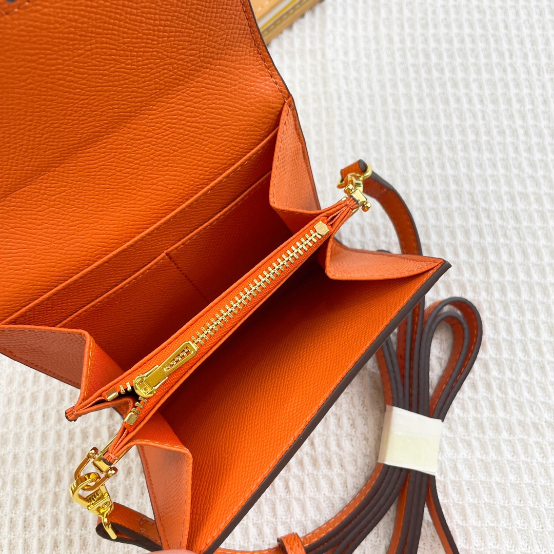 H Constance empson leather bag size:13*11.8cm