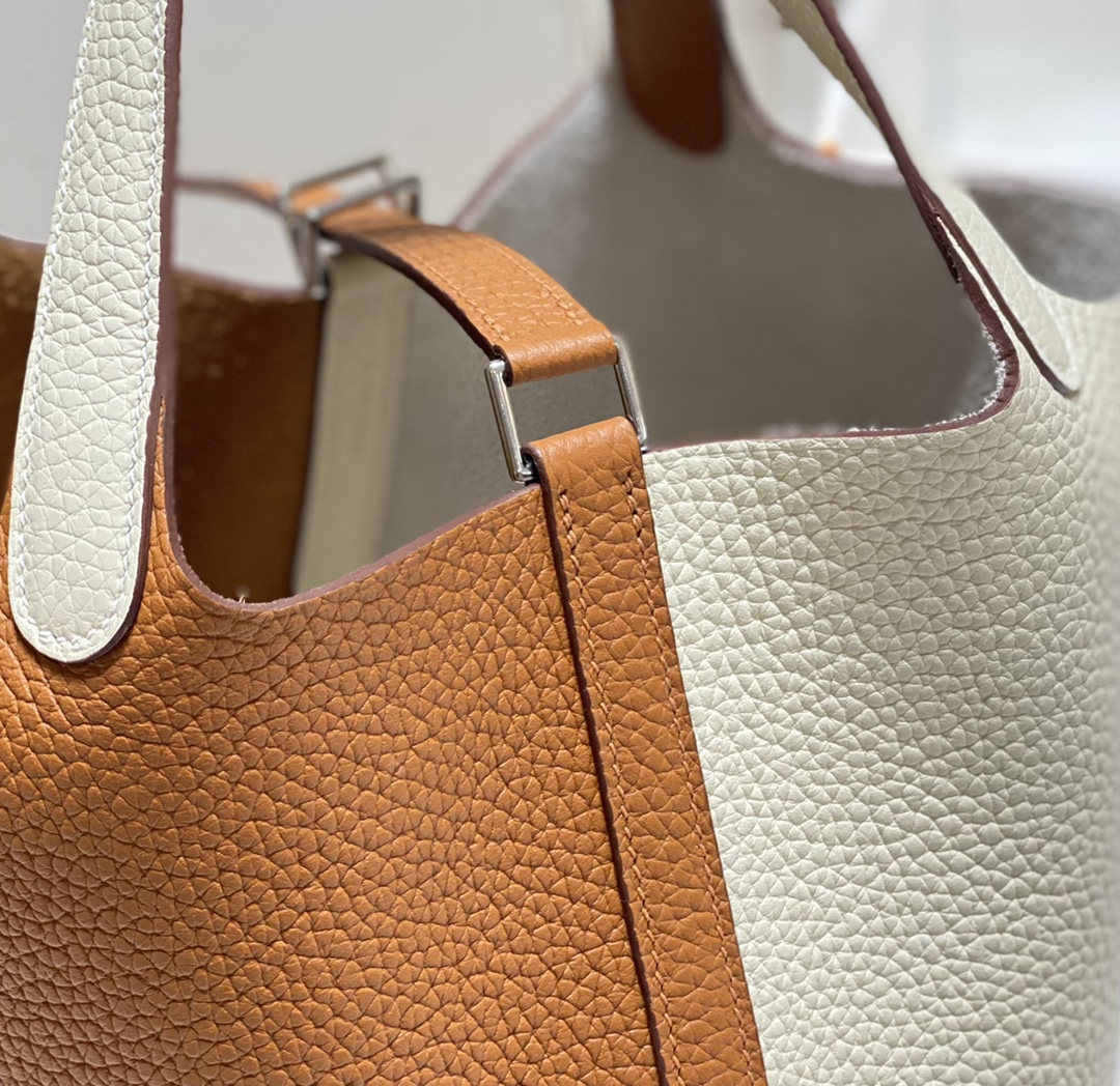 Her new arrival 𝗣𝗶𝗰𝗼𝘁𝗶𝗻 togo leather size: 18 cm