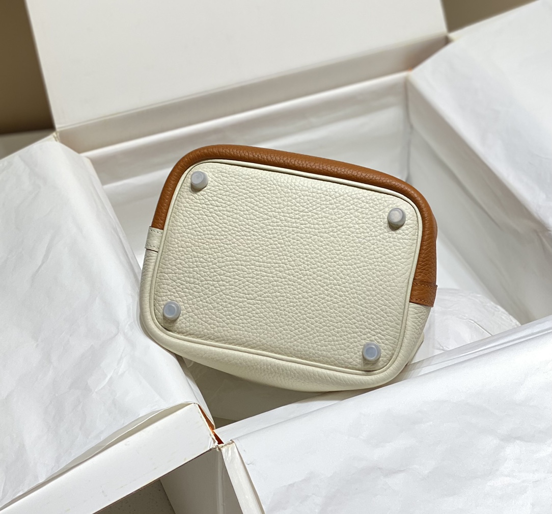 Her new arrival 𝗣𝗶𝗰𝗼𝘁𝗶𝗻 togo leather size: 18 cm