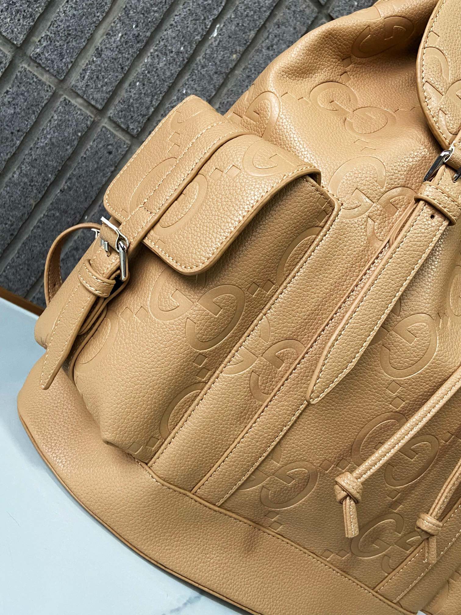 GG new arrival backpack bag size : 32 x 42 cm