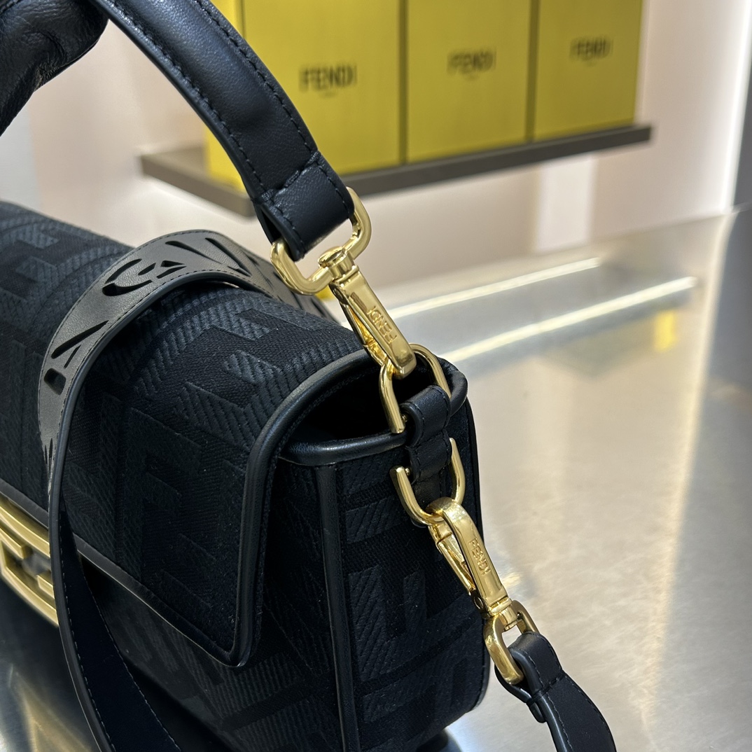 FEN Baguette bag size: 28/6.5/13.5cm