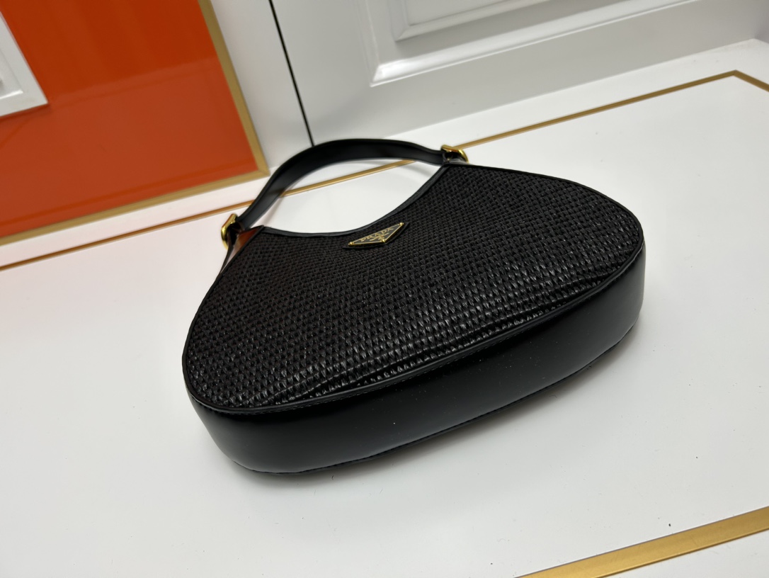 Pra new arrival women bag size : 28-22-5cm