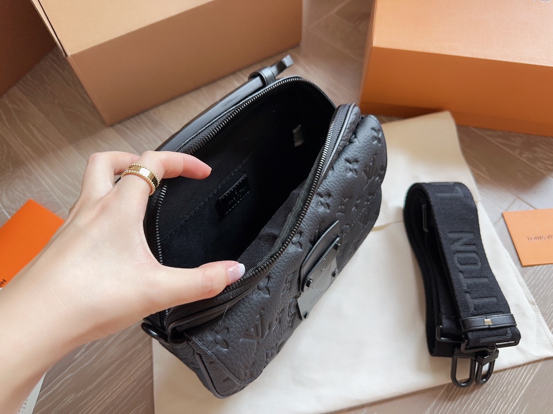 L  slocksling men bag size 25*17 cm