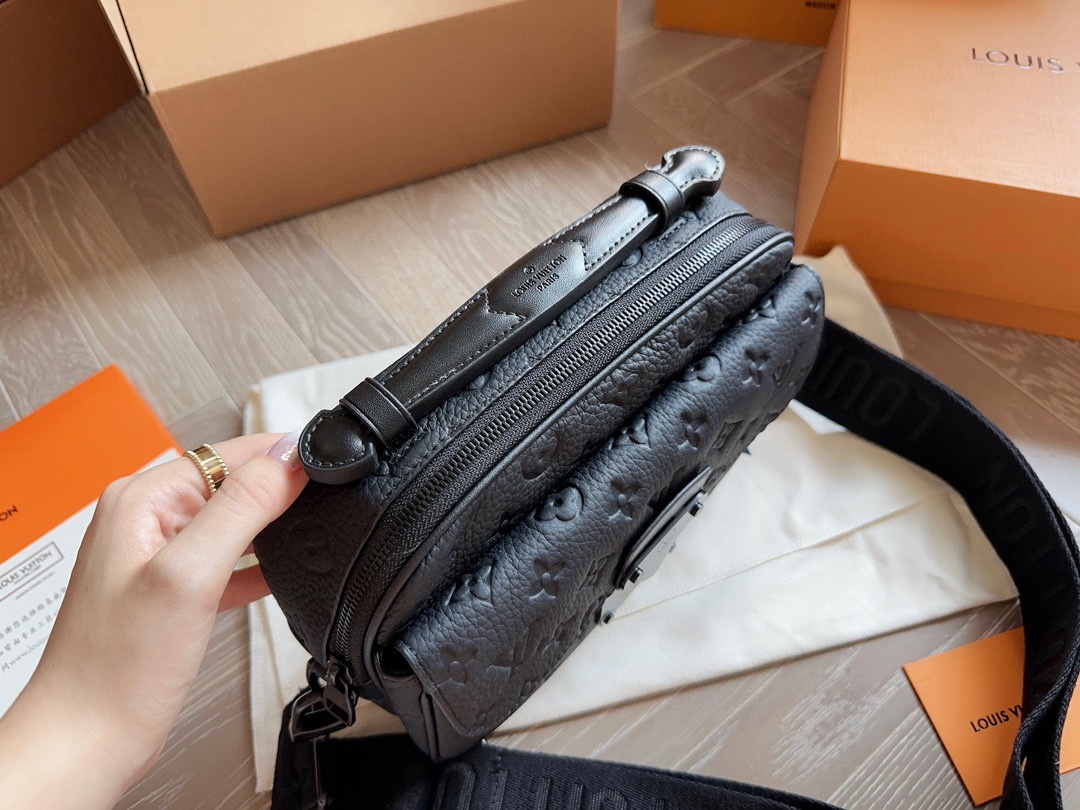 L  slocksling men bag size 25*17 cm