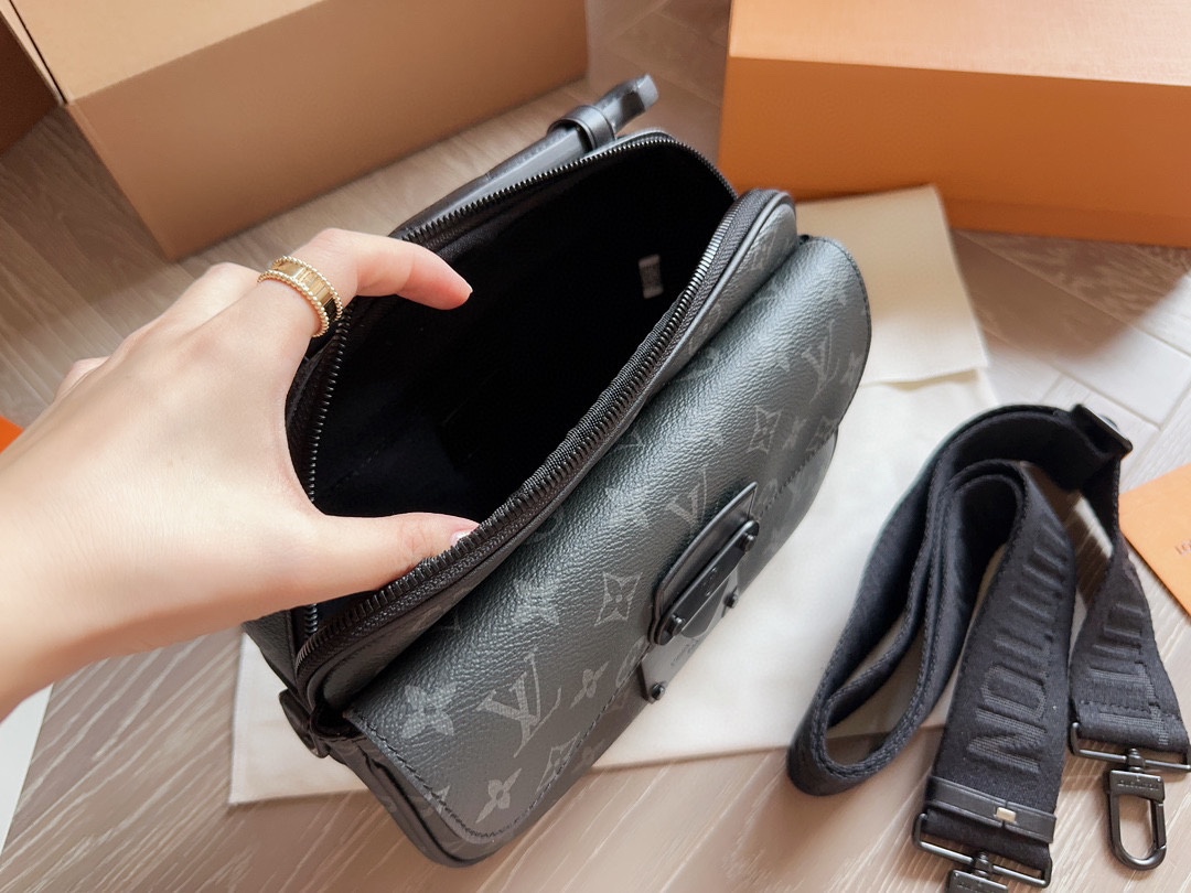 L  slocksling men bag size 25*17 cm