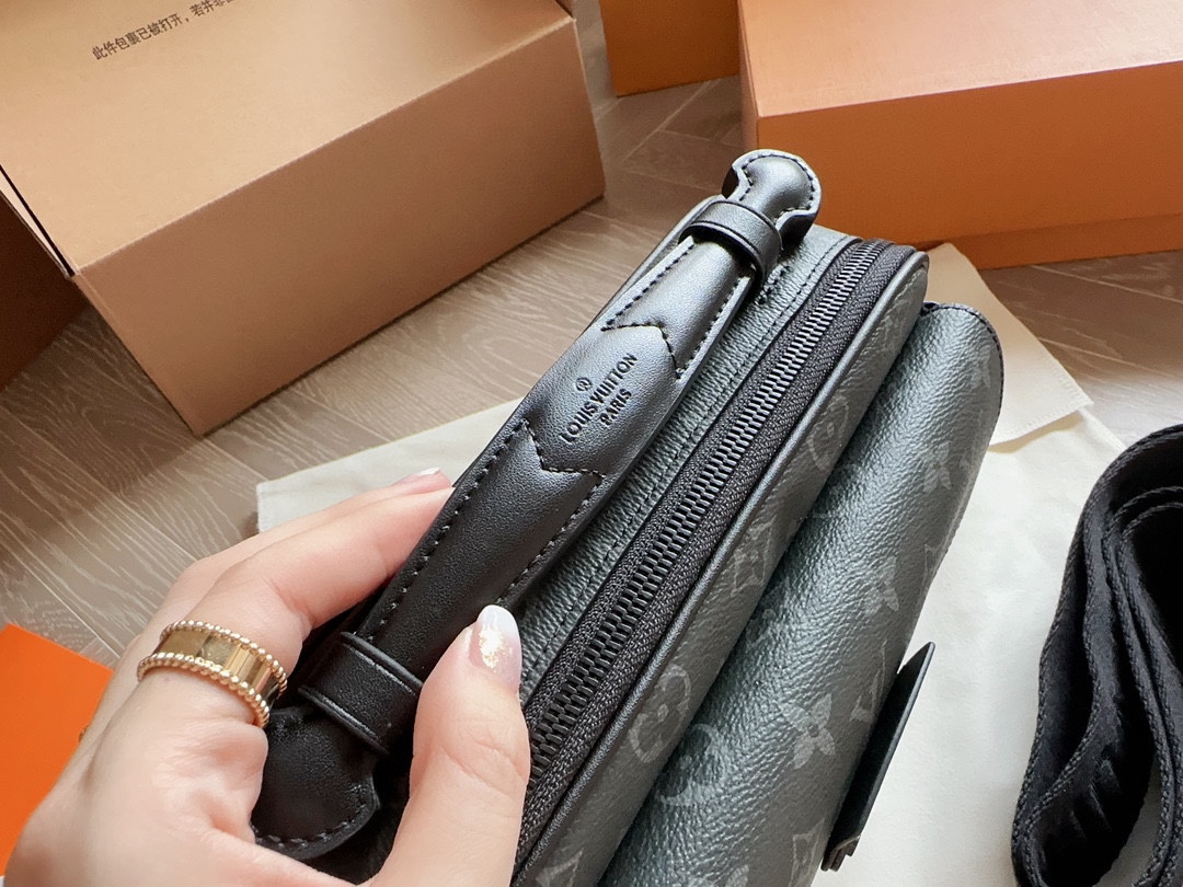 L  slocksling men bag size 25*17 cm