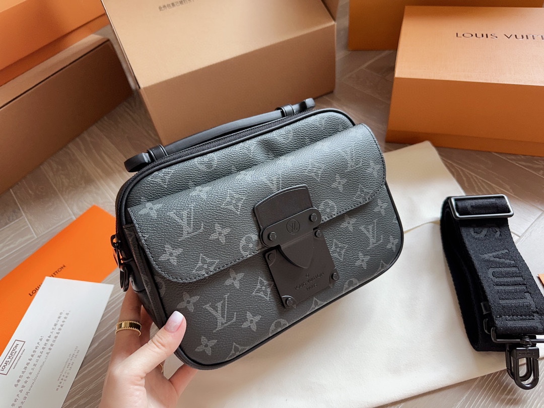 L  slocksling men bag size 25*17 cm