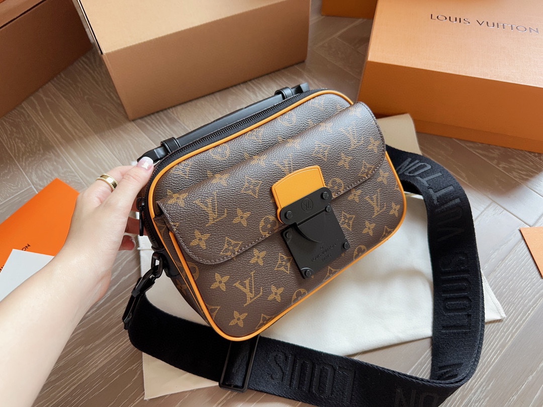 L  slocksling men bag size 25*17 cm