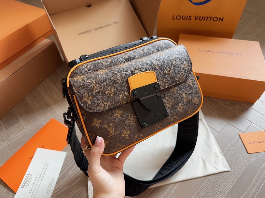 L  slocksling men bag size 25*17 cm