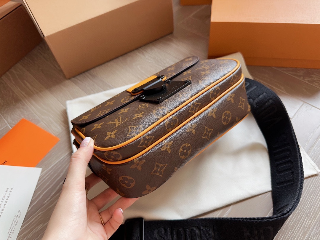 L  slocksling men bag size 25*17 cm