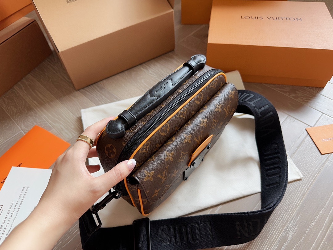 L  slocksling men bag size 25*17 cm