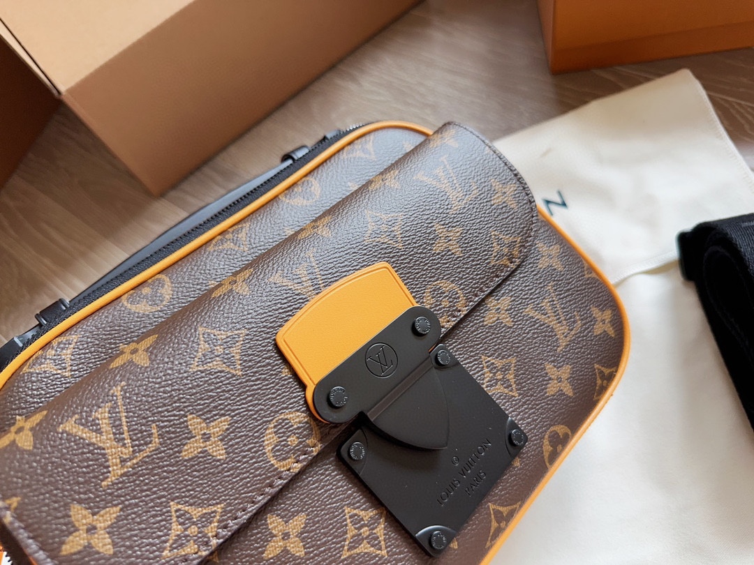 L  slocksling men bag size 25*17 cm