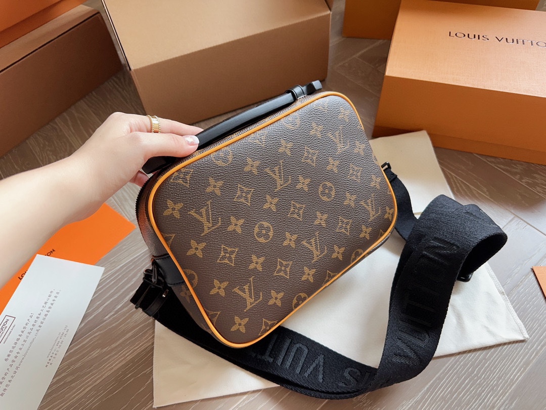 L  slocksling men bag size 25*17 cm