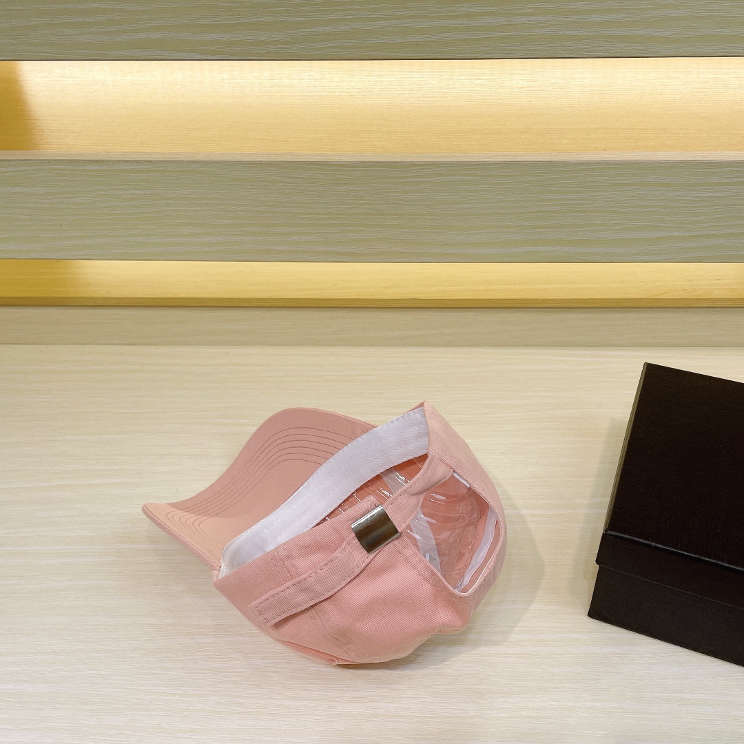 Mc logo women and man cap