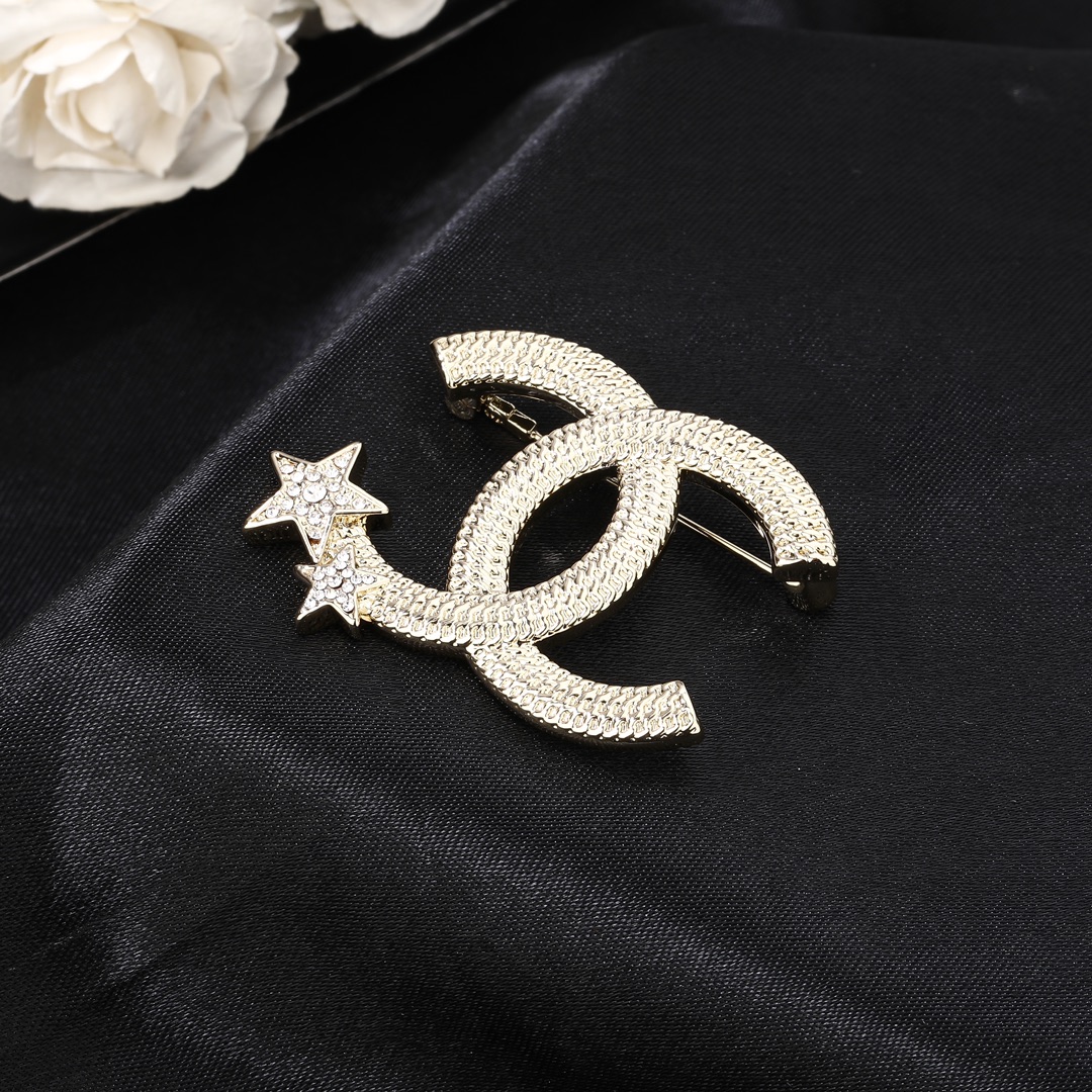 Cc brooch 0080