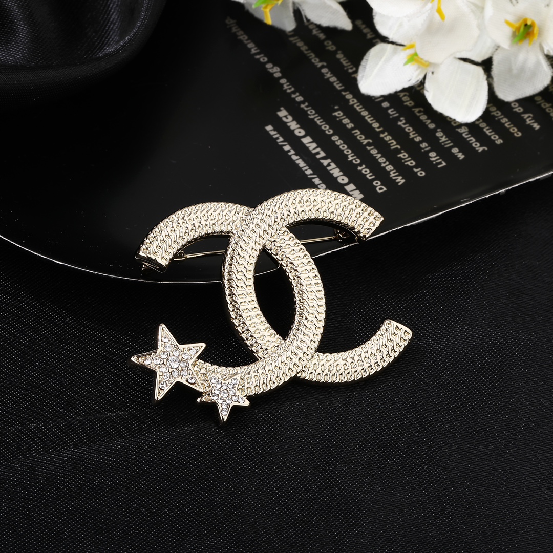Cc brooch 0080