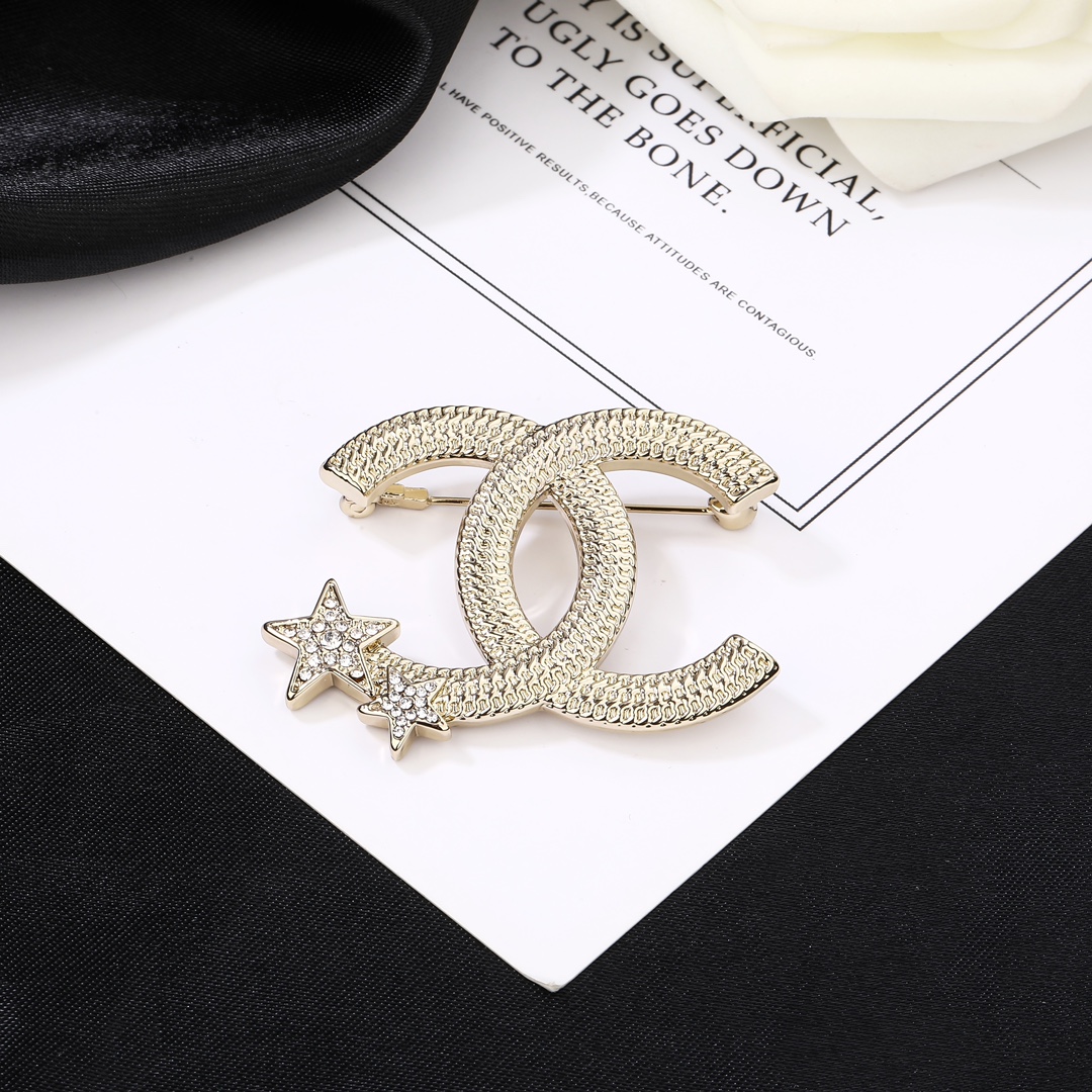 Cc brooch 0080