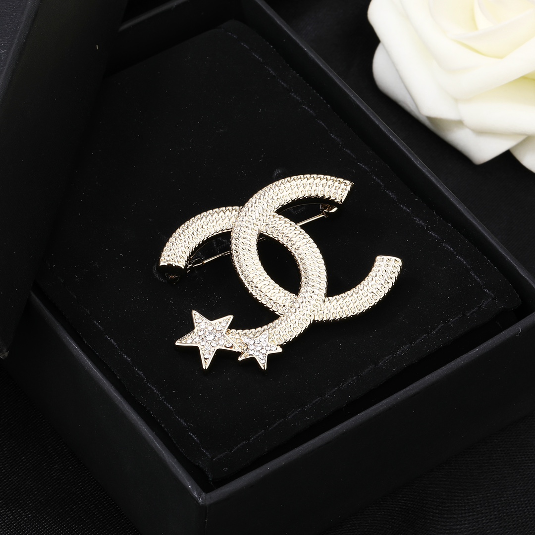 Cc brooch 0080