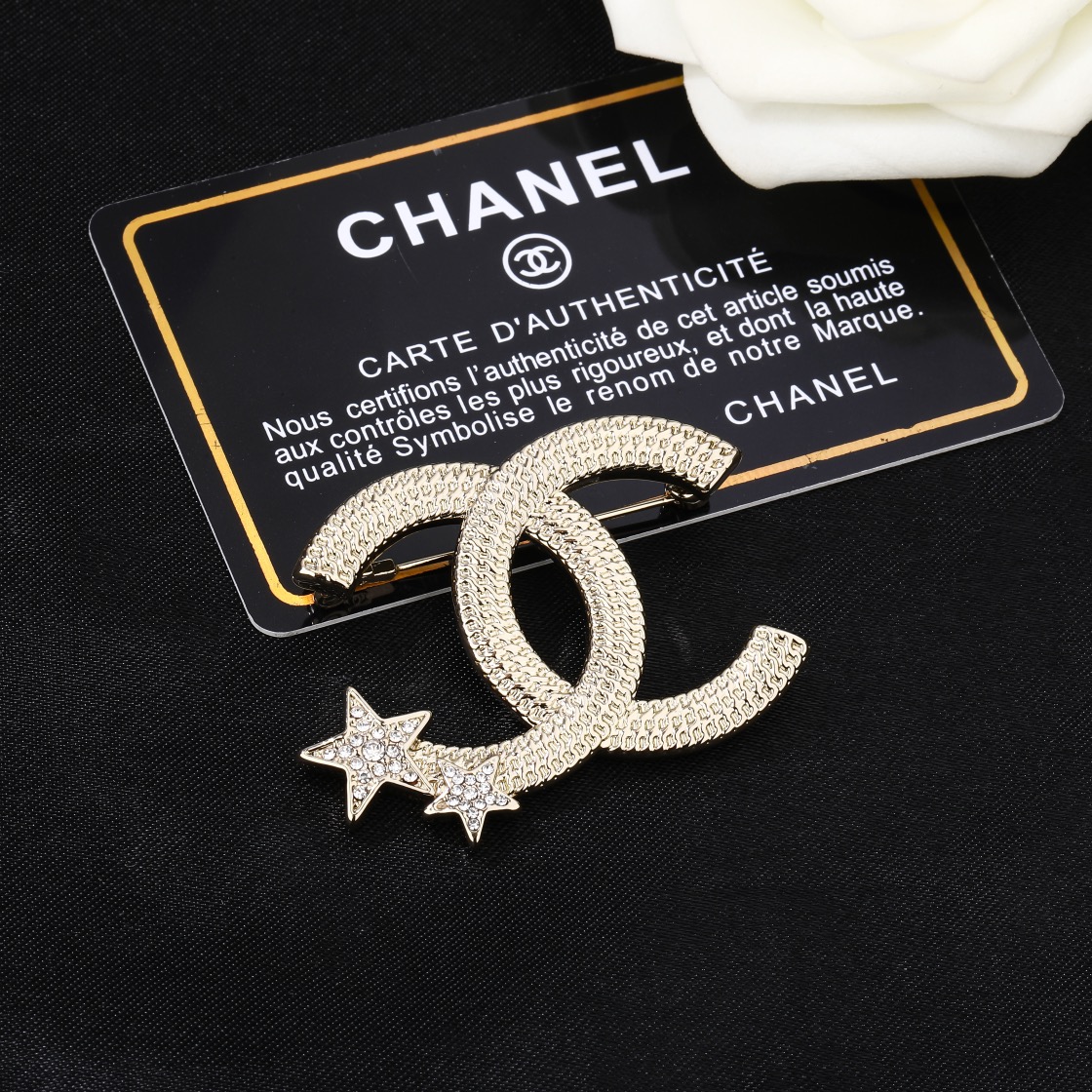 Cc brooch 0080